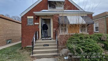 featured image of 10337 S Crandon Ave #1