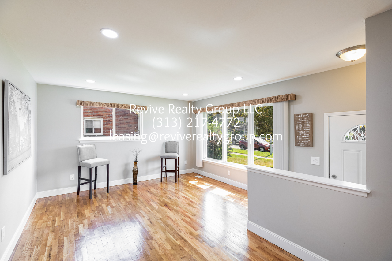 1131 Rahn St #1 - Photo 3 of 22