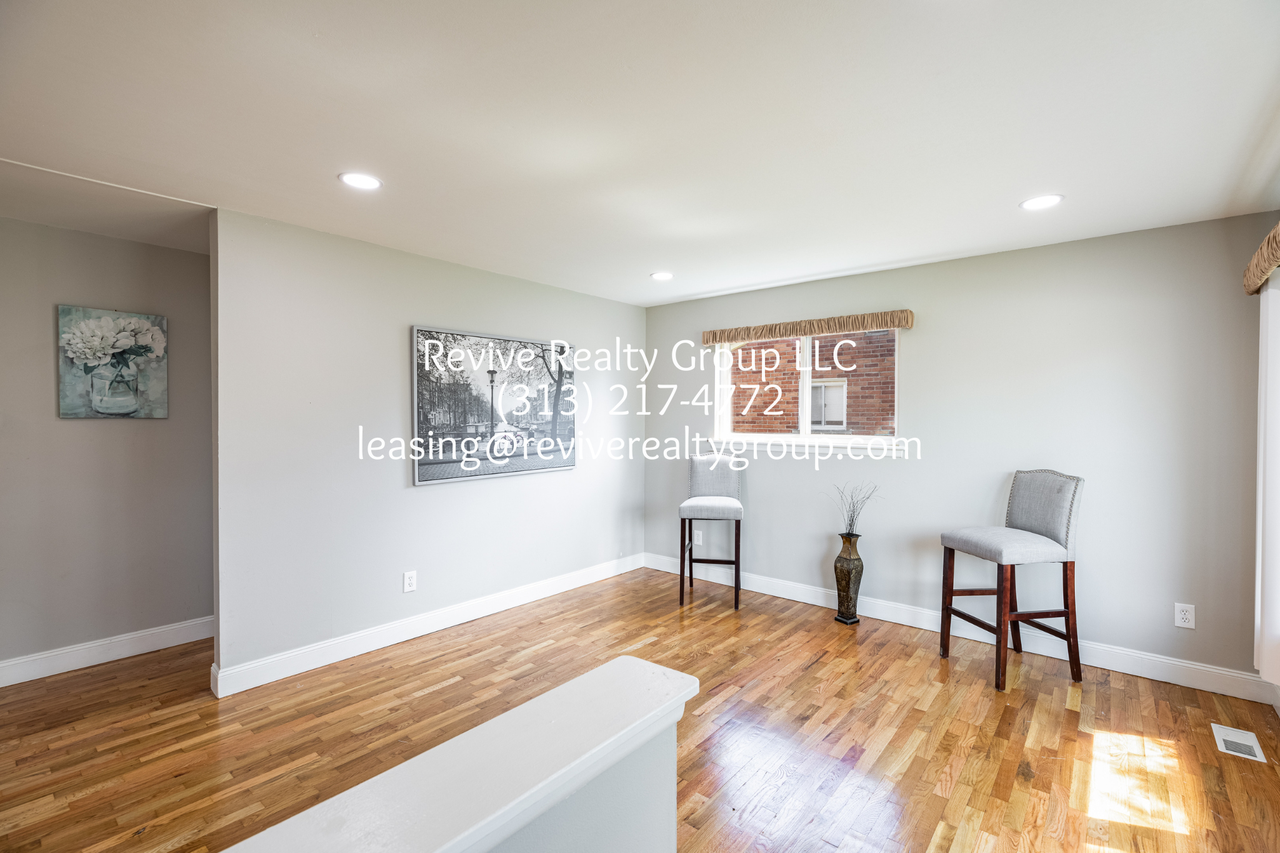 1131 Rahn St #1 - Photo 4 of 22