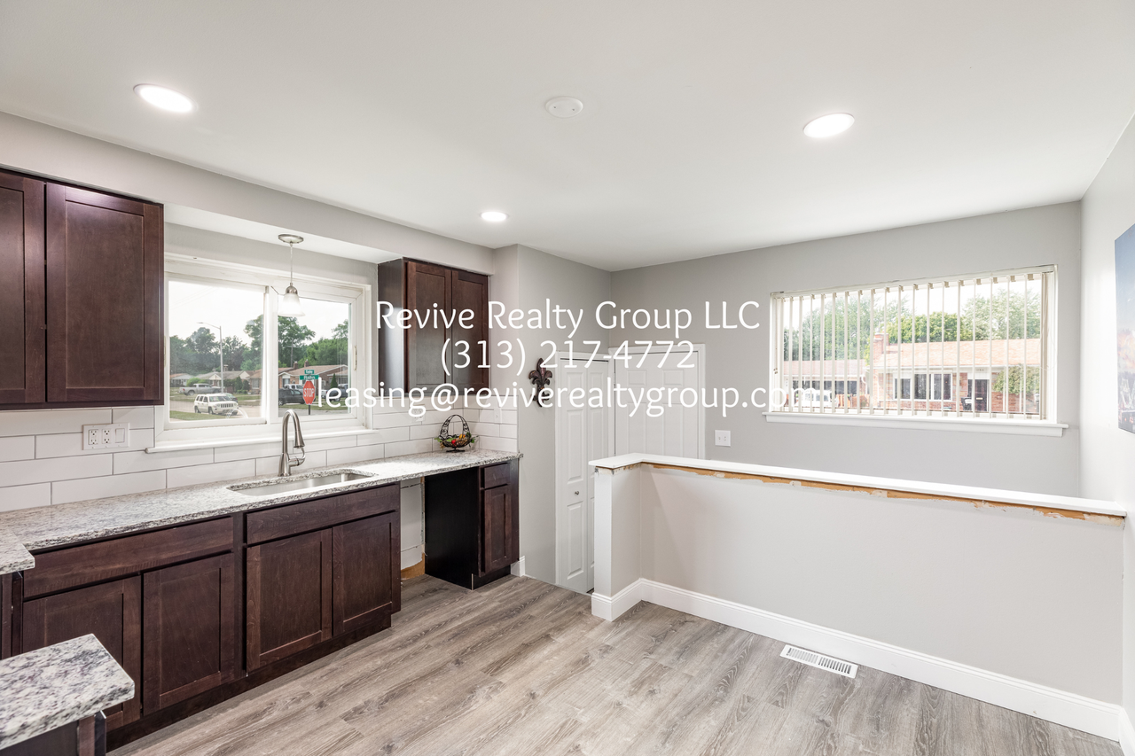 1131 Rahn St #1 - Photo 6 of 22