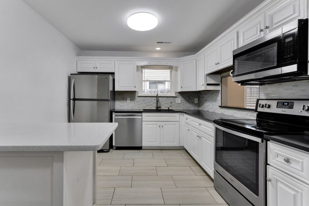 1400 Riverside Dr #1 - Photo 7 of 36