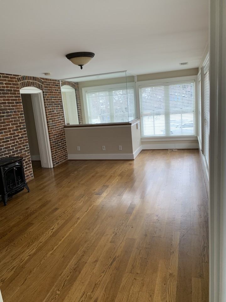 245 S Limestone - Photo 2 of 10