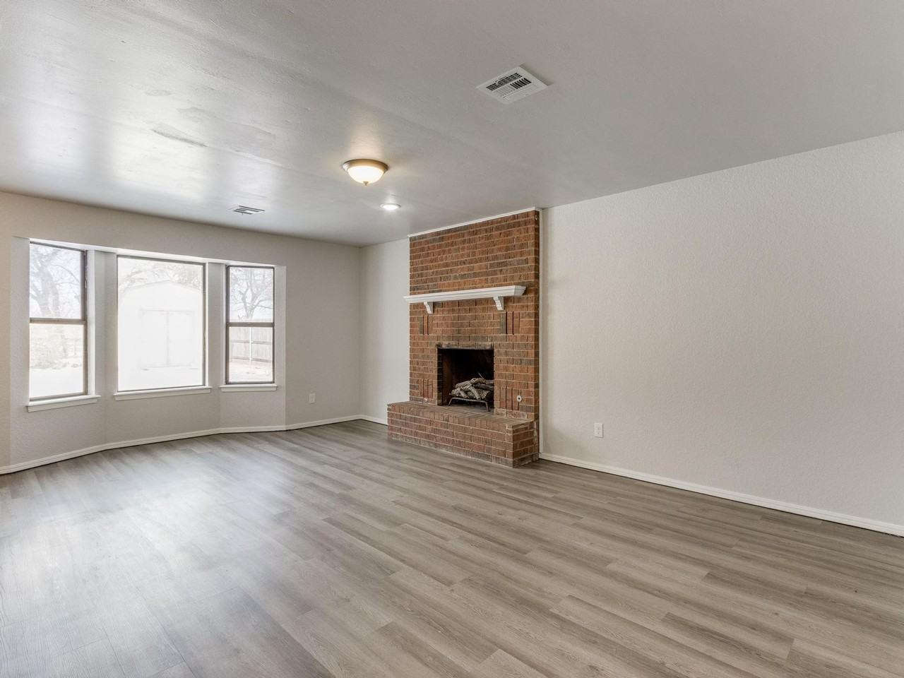 5933 N Redmond Ave #1 - Photo 2 of 10