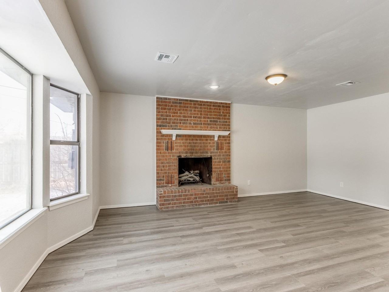 5933 N Redmond Ave #1 - Photo 6 of 10