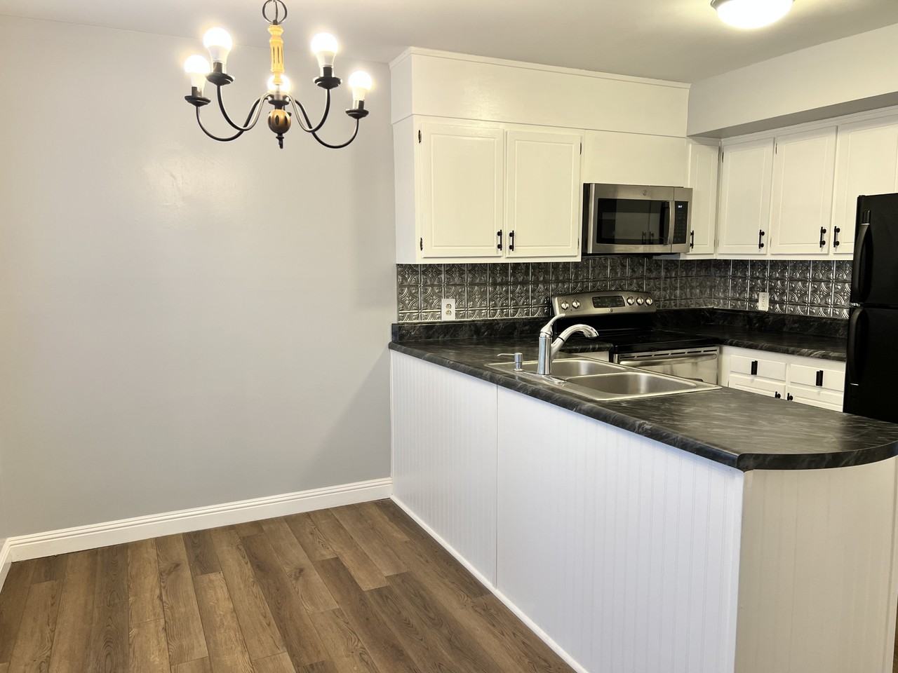 303 E Montcastle Dr #B - Photo 4 of 17