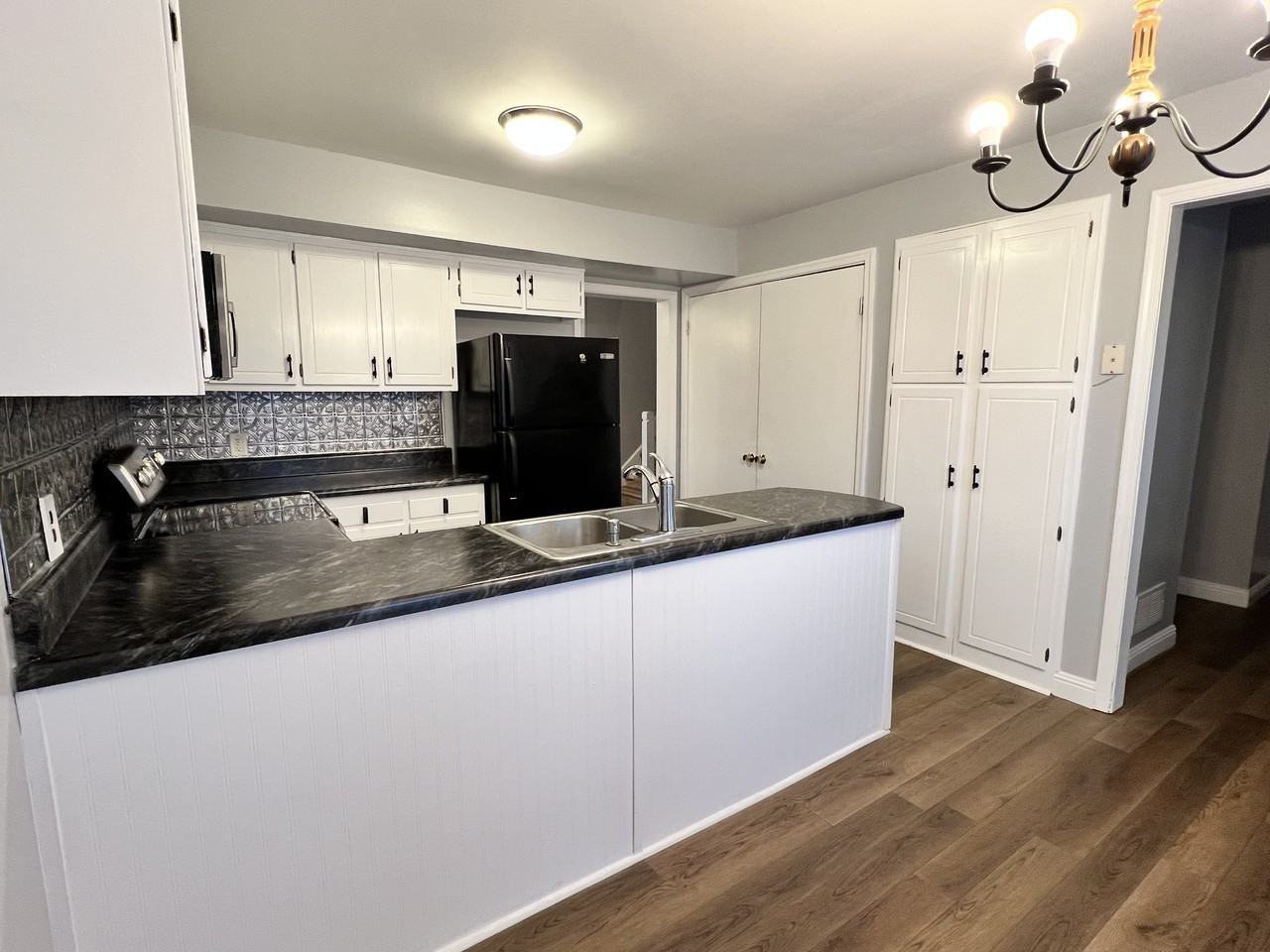 303 E Montcastle Dr #B - Photo 5 of 17