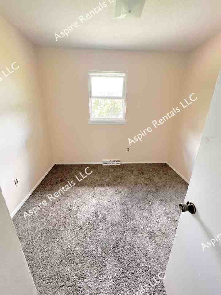 2905 N Willowbrook Rd #B - Photo 4 of 9