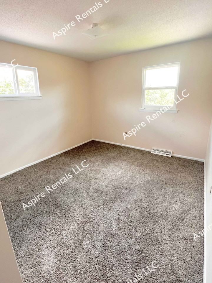 2905 N Willowbrook Rd #B - Photo 5 of 9