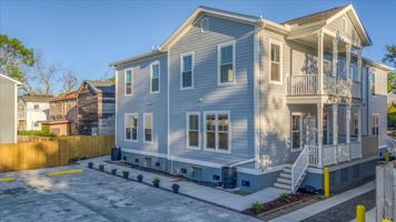 featured image of 195 Romney St #1