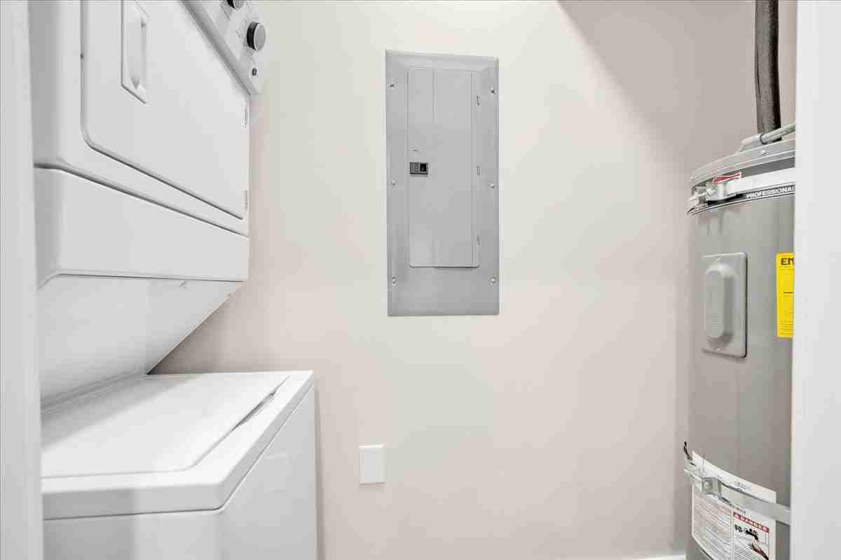 195 Romney St #1 - Photo 6 of 25