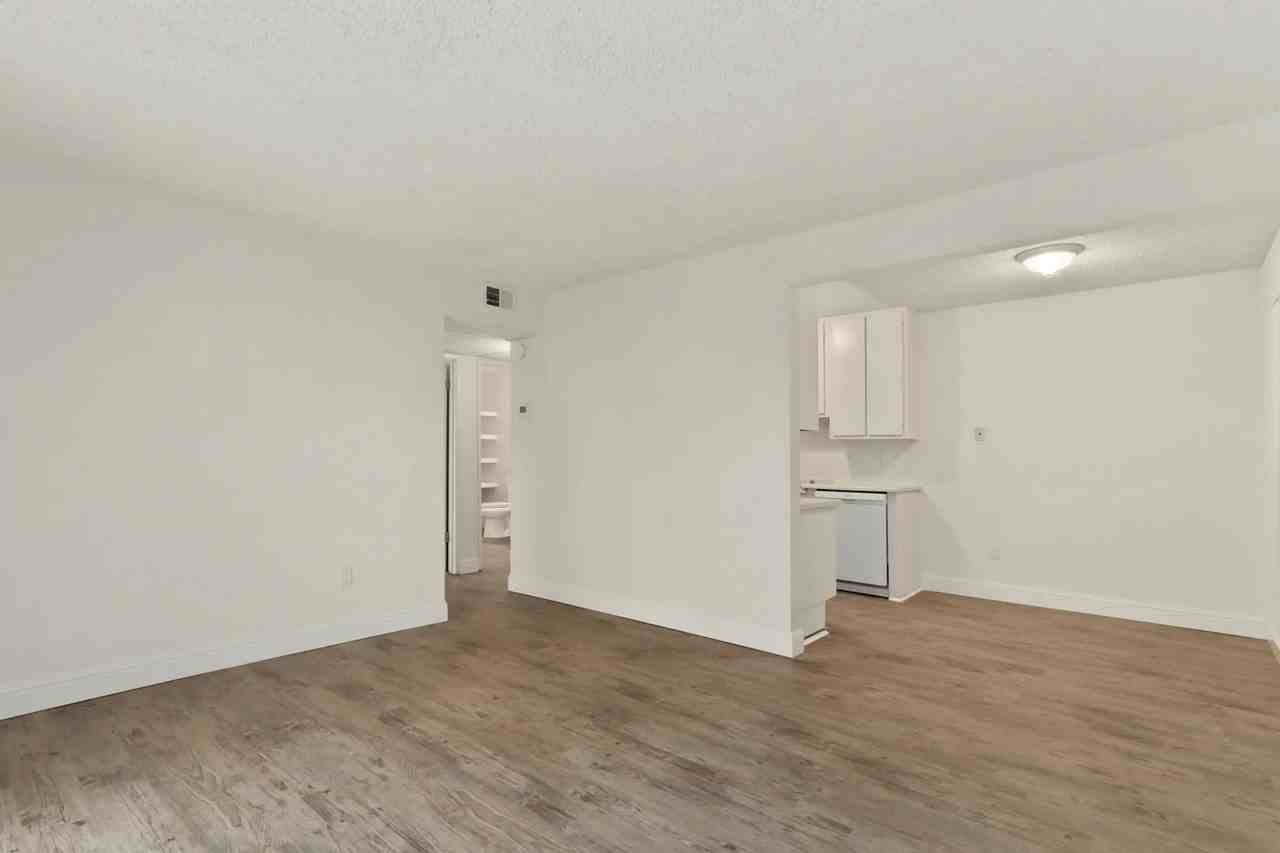 Clubside Apartments Offering Leasing Incentives - Photo 2 of 36