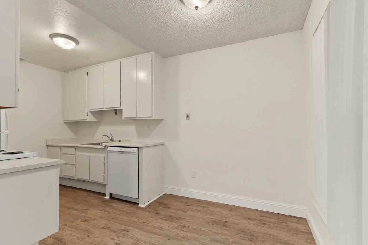 Clubside Apartments Offering Leasing Incentives - Photo 4 of 36