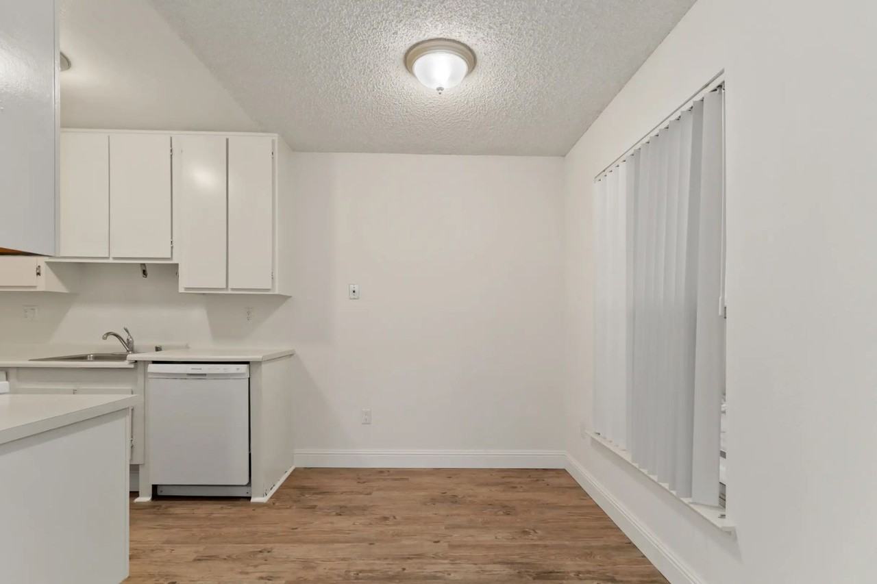 Clubside Apartments Offering Leasing Incentives - Photo 5 of 36