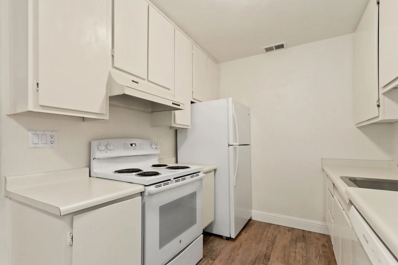 Clubside Apartments Offering Leasing Incentives - Photo 6 of 36