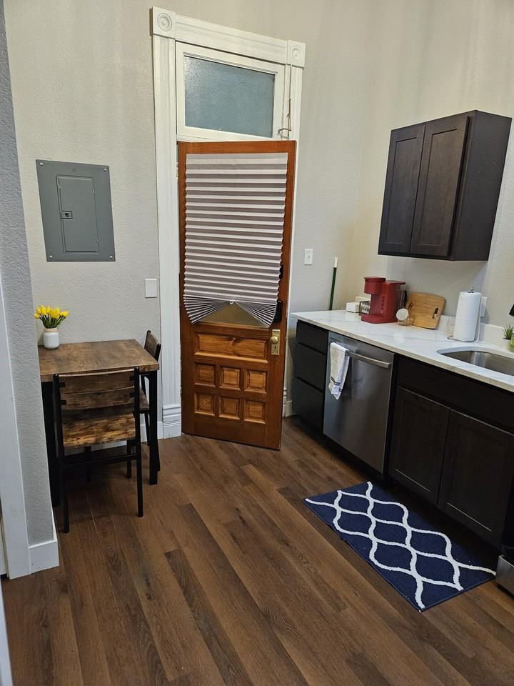 519 519 Main StreetUnit H #H - Photo 4 of 23
