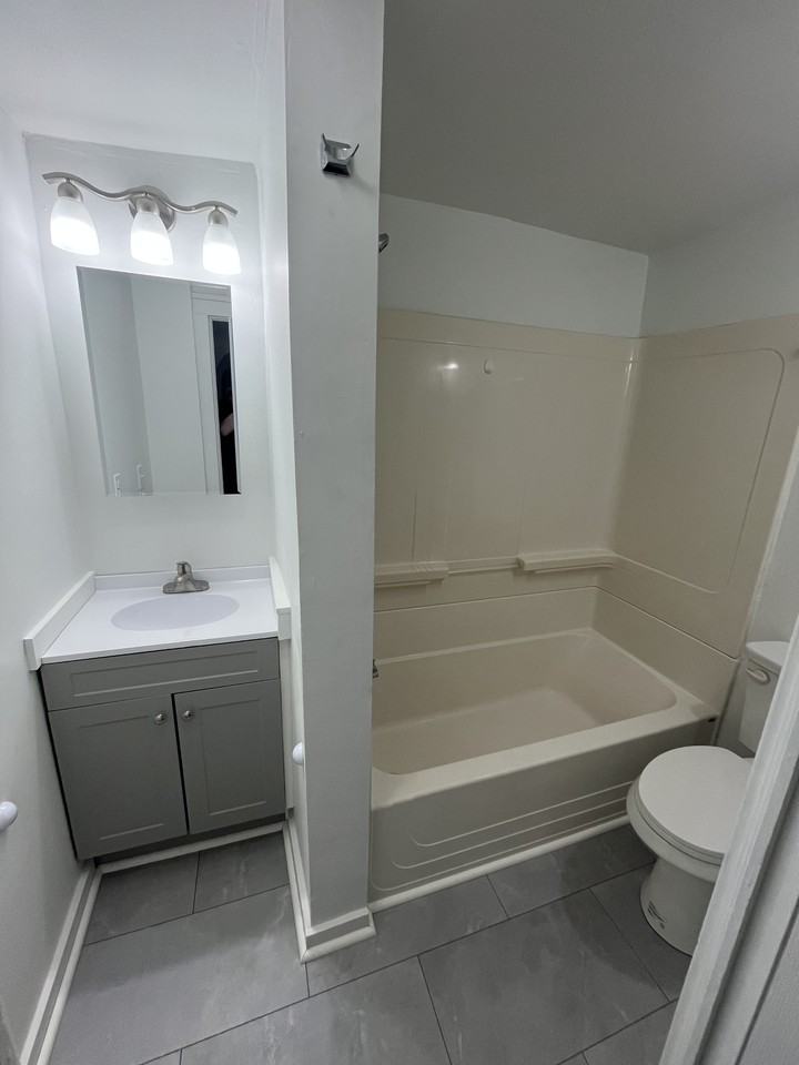 15 1/2 Elm St #1 - Photo 4 of 7
