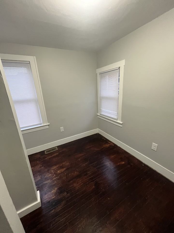 15 1/2 Elm St #1 - Photo 7 of 7