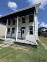 featured image of 1004 Woodlawn Ave #A