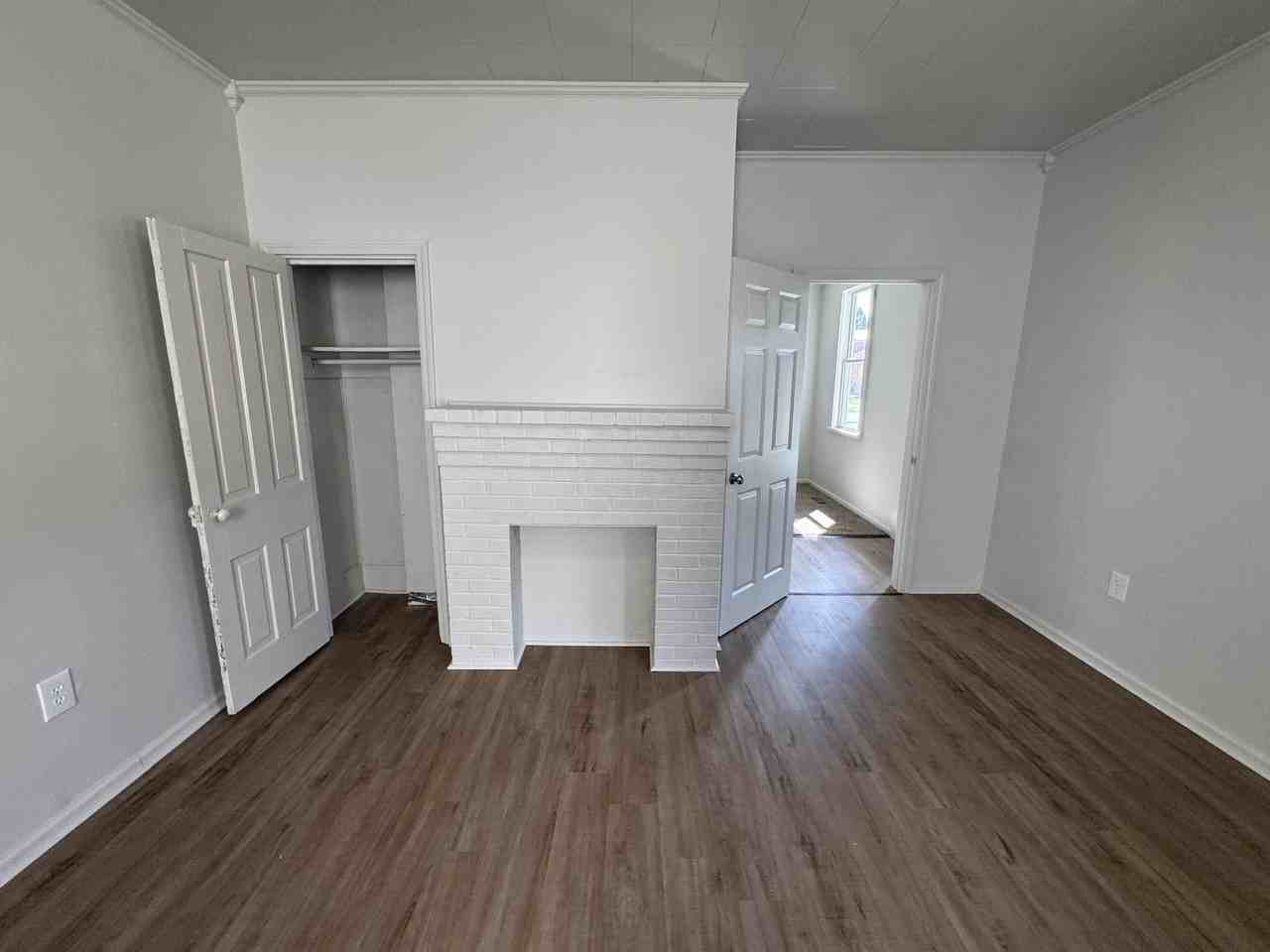 1004 Woodlawn Ave #A - Photo 3 of 8