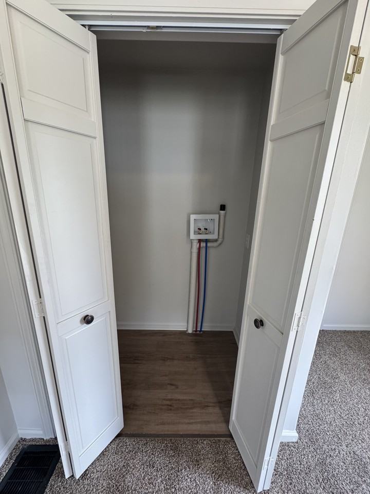 1004 Woodlawn Ave #A - Photo 4 of 8