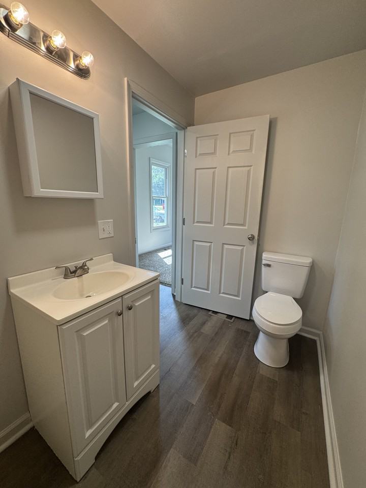 1004 Woodlawn Ave #A - Photo 5 of 8