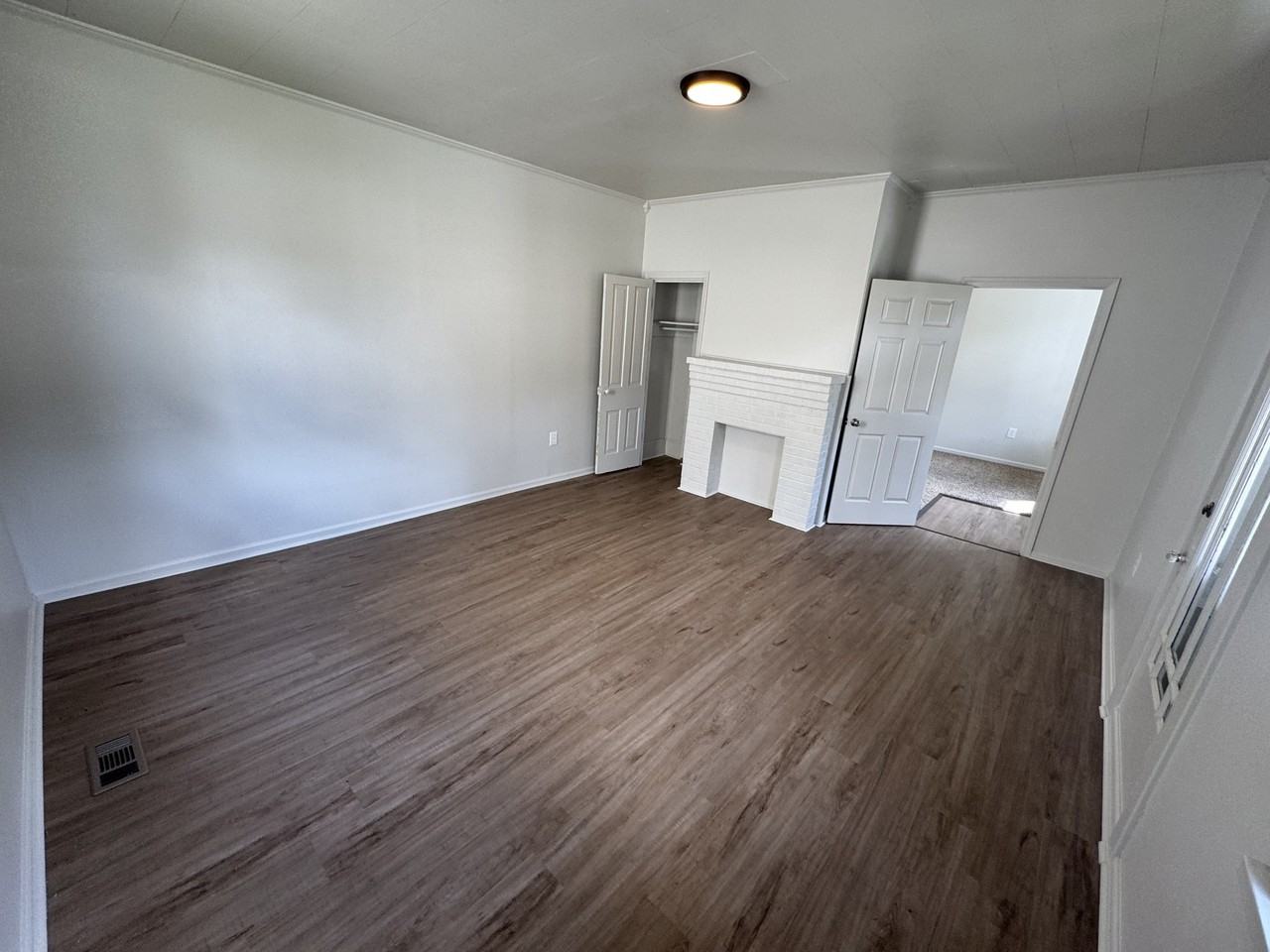 1004 Woodlawn Ave #A - Photo 7 of 8