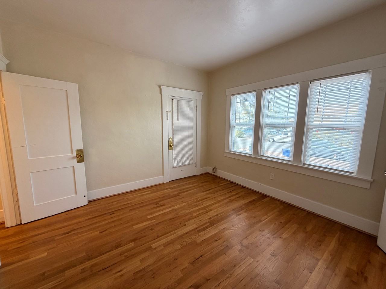 1030 E 7th St #1 - Photo 5 of 37