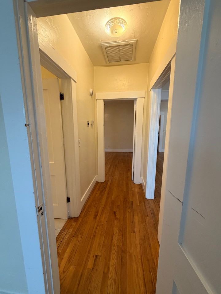 1030 E 7th St #1 - Photo 6 of 37