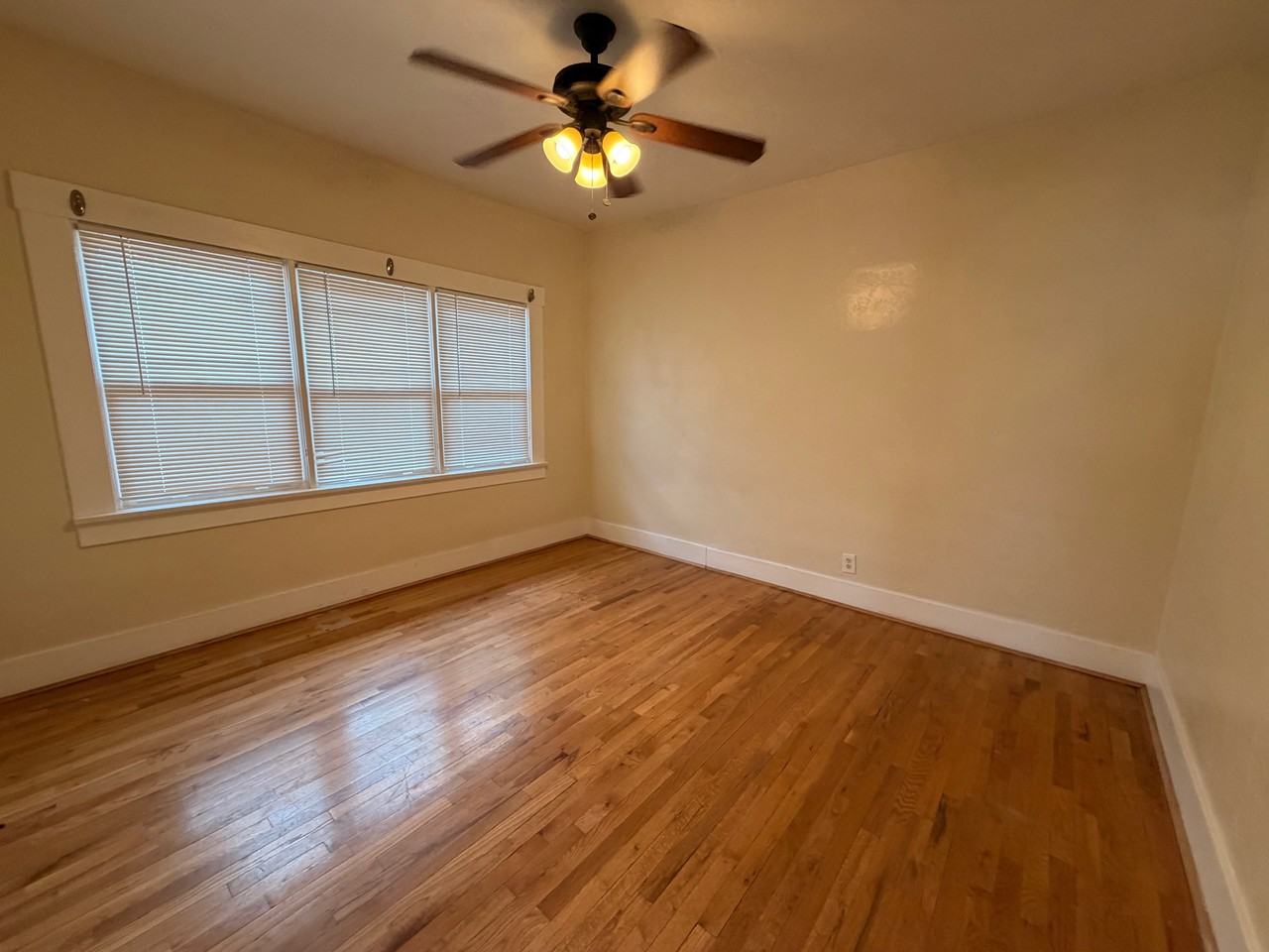 1030 E 7th St #1 - Photo 7 of 37