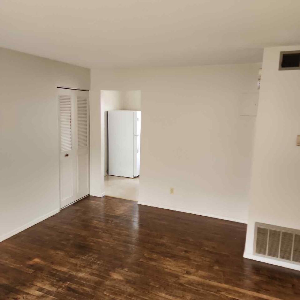 902 Sinclair StreetApt 3 #3 - Photo 2 of 17