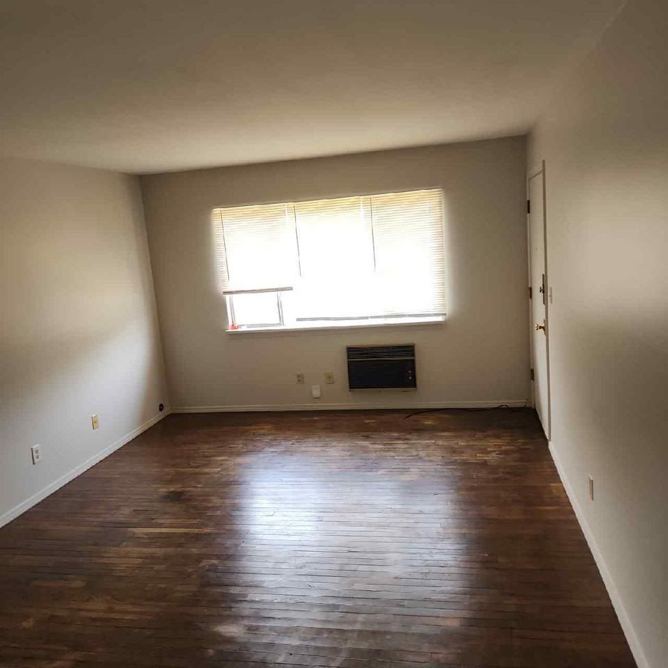 902 Sinclair StreetApt 3 #3 - Photo 3 of 17