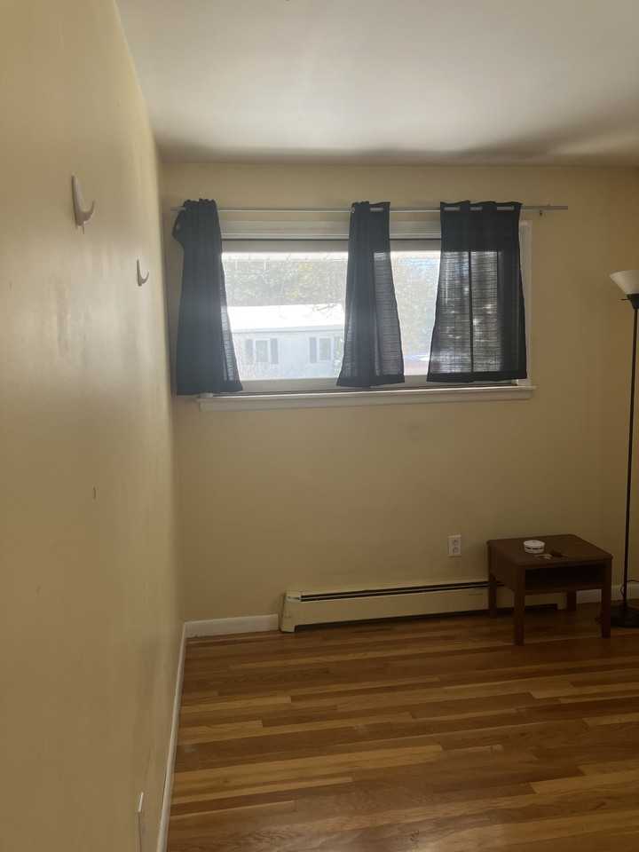 45 Sewall Dr - Photo 2 of 11