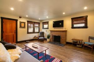 featured image of 207 Richmond Dr Ne