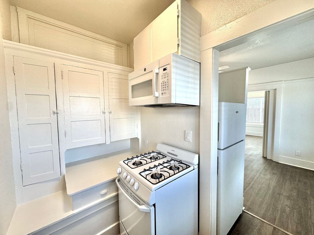 843 13th St - Photo 2 of 38