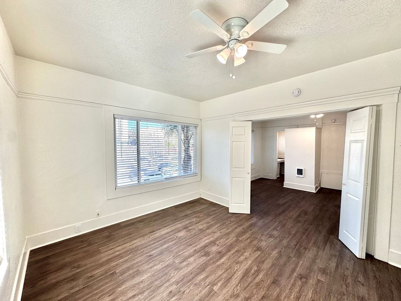 843 13th St - Photo 3 of 38