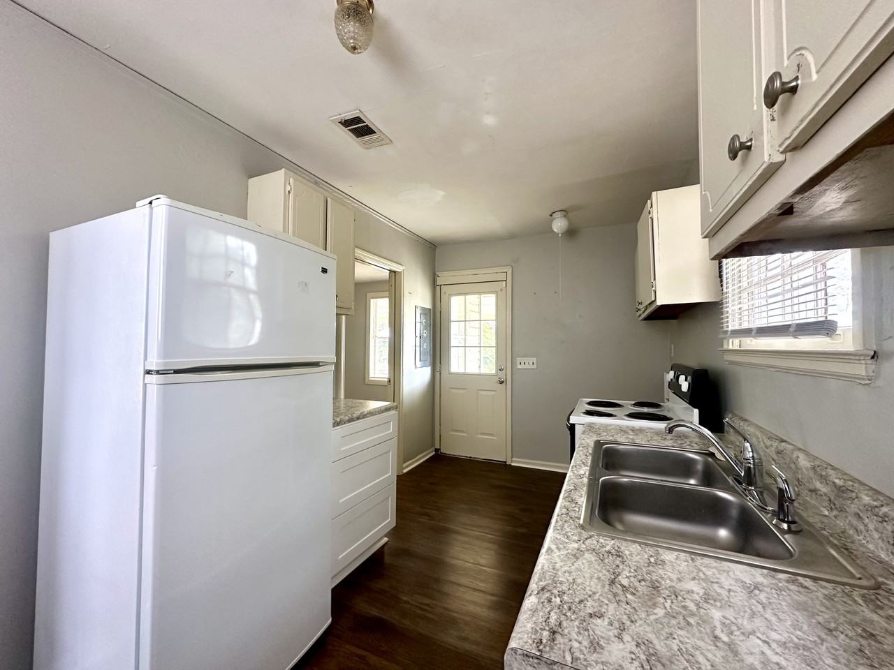 601 E Adair St #1 - Photo 4 of 13