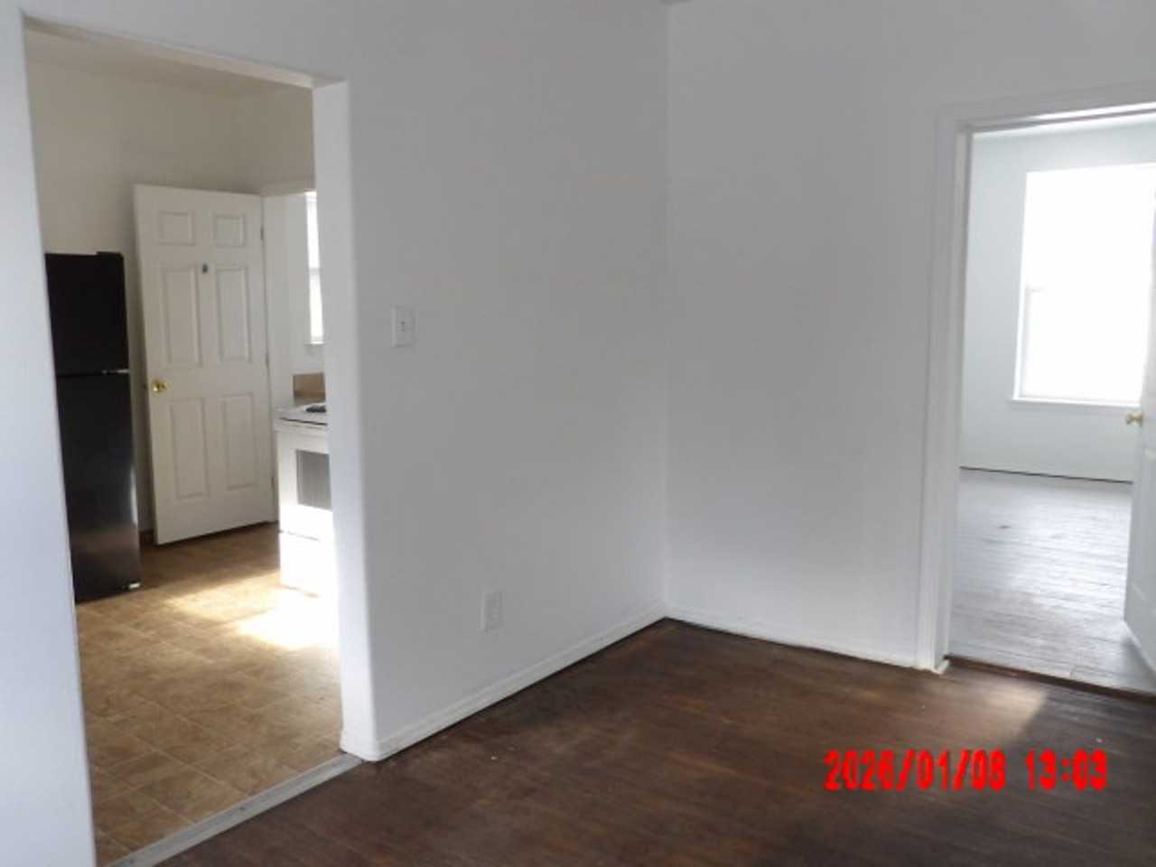 1306 10th St - Photo 7 of 22