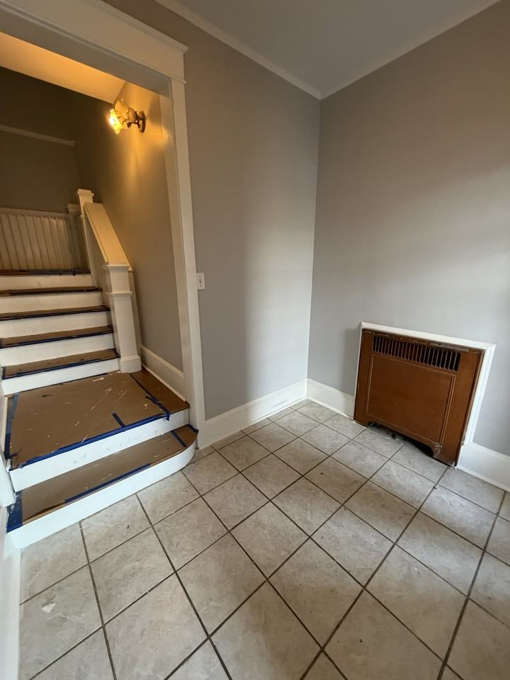 727 Kensington Ave #D - Photo 4 of 10