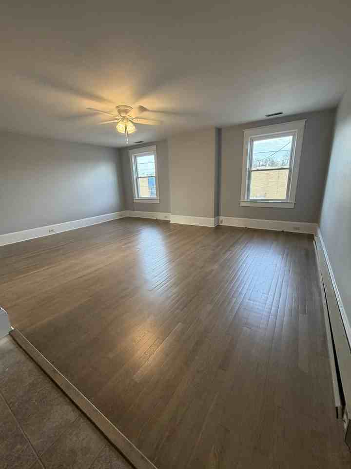 727 Kensington Ave #D - Photo 5 of 10