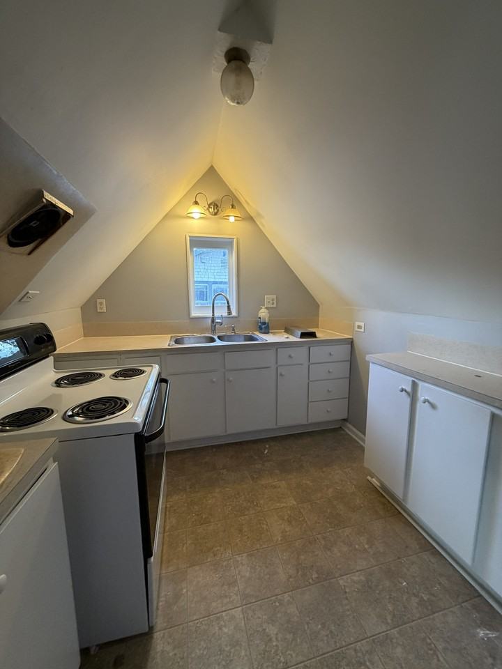 727 Kensington Ave #D - Photo 6 of 10