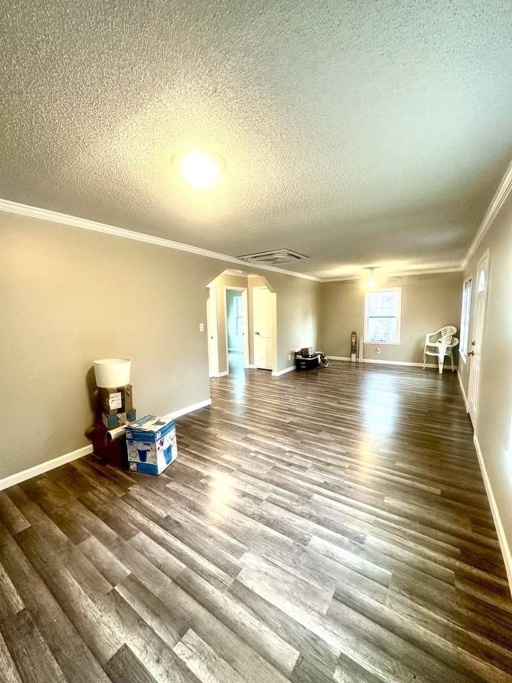 801 E Moore St #1 - Photo 3 of 11