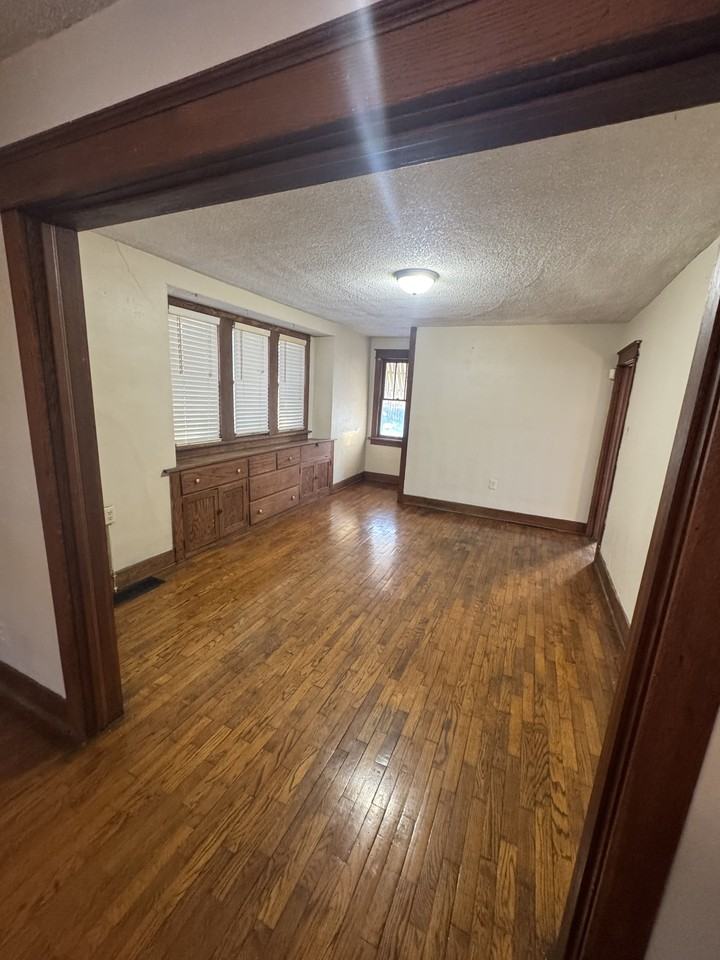 1909 Sw Lane St #1 - Photo 3 of 8