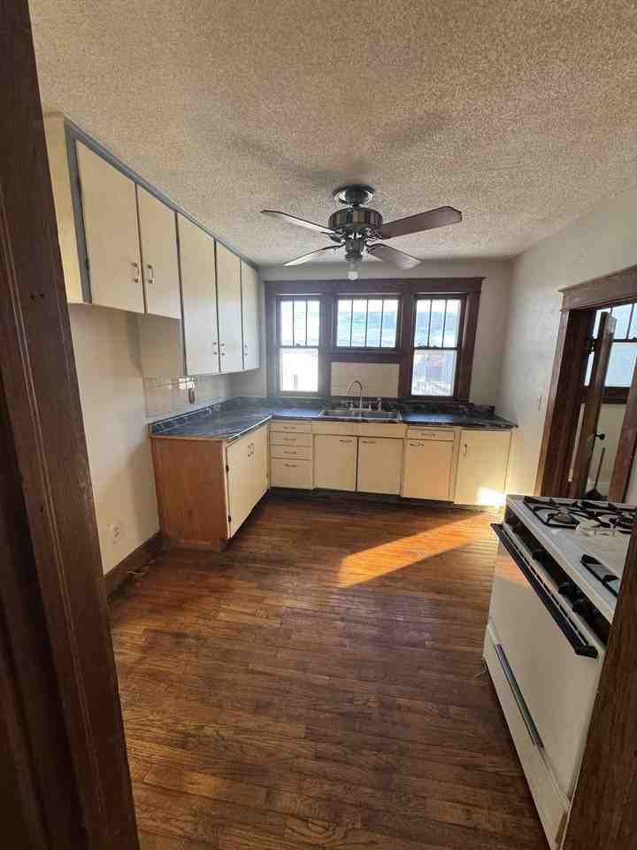 1909 Sw Lane St #1 - Photo 4 of 8