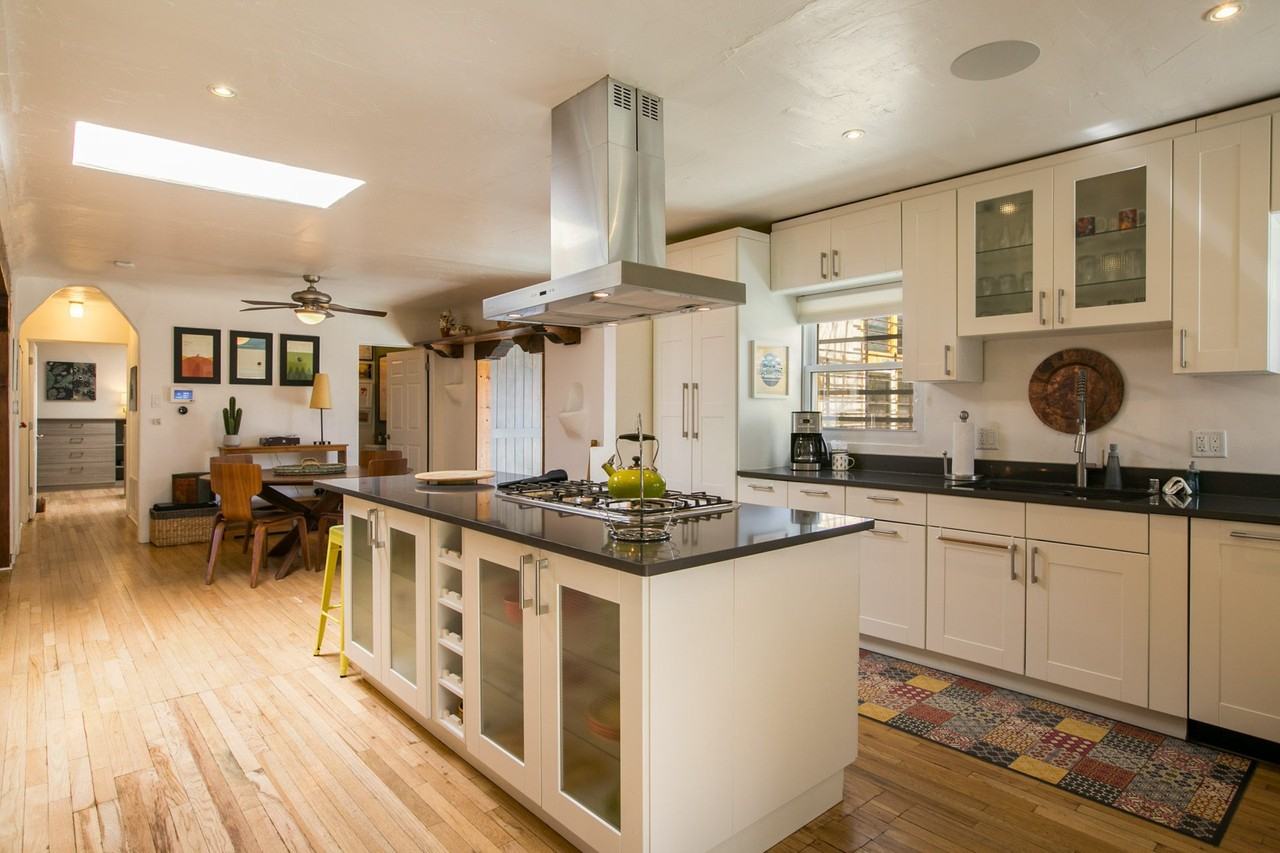 610 Carlisle Blvd Se - Photo 5 of 30