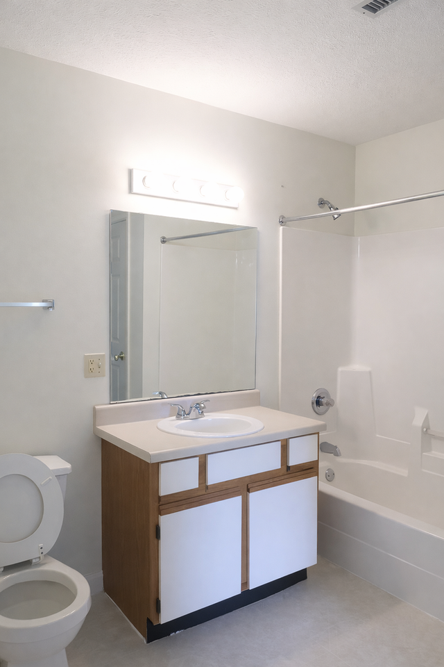 Barrington West - Photo 4 of 32