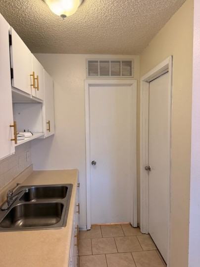 2208 N Campus Dr #4 - Photo 4 of 13