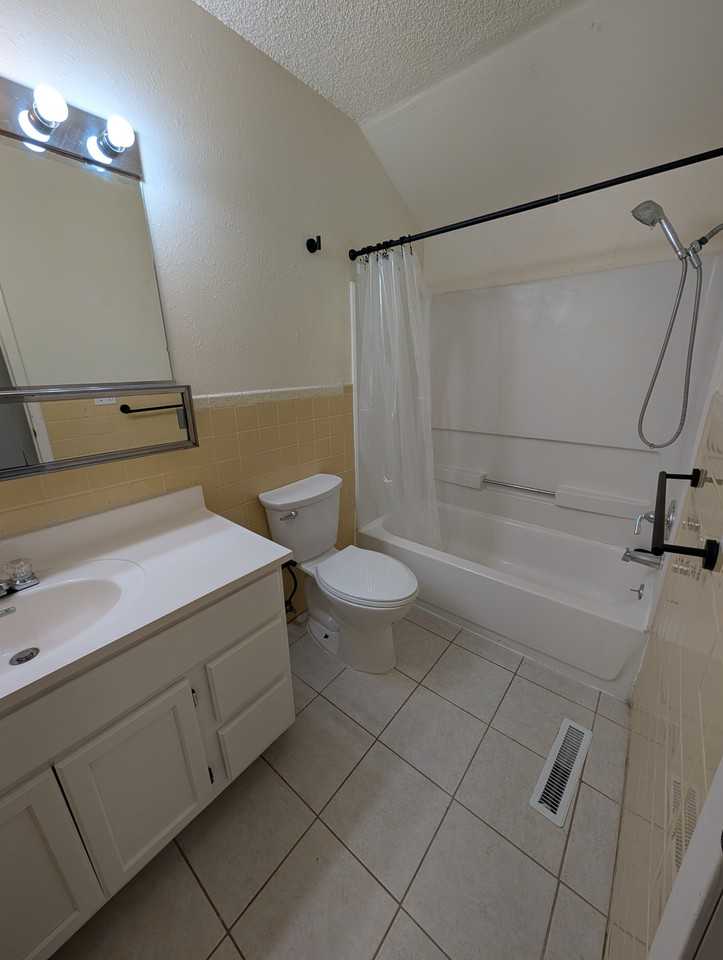 2208 N Campus Dr #4 - Photo 5 of 13