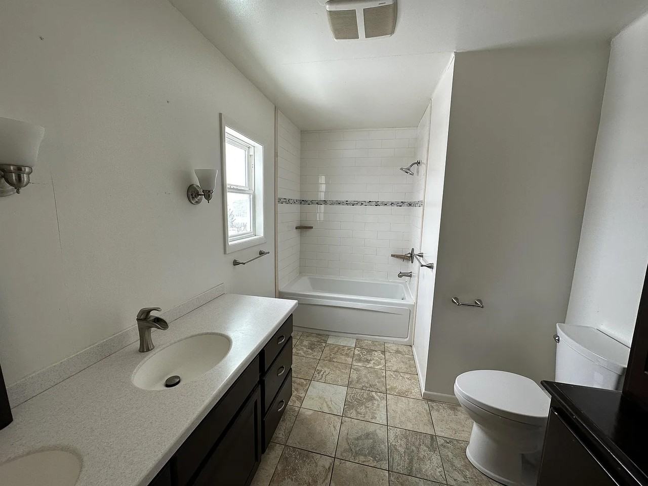 205 Holland Ln Uppr - Photo 3 of 7