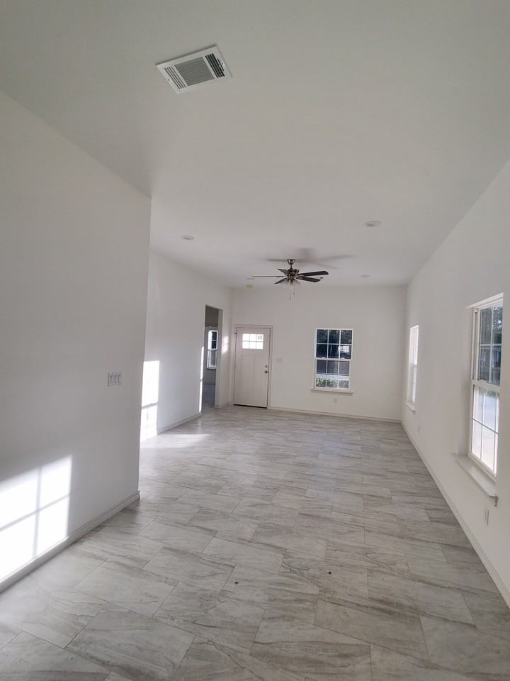 390 Jordan Dr #1 - Photo 3 of 15