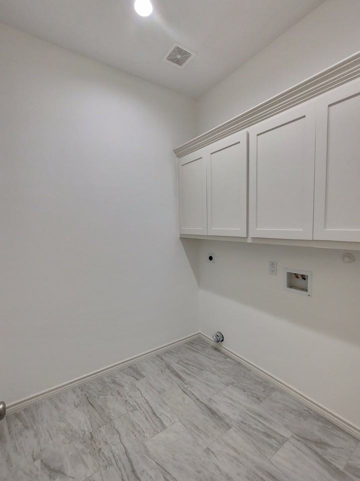 390 Jordan Dr #1 - Photo 6 of 15